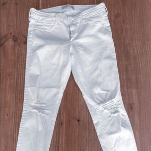 Women’s Size 8 A&F White Distressed Skinny Jean